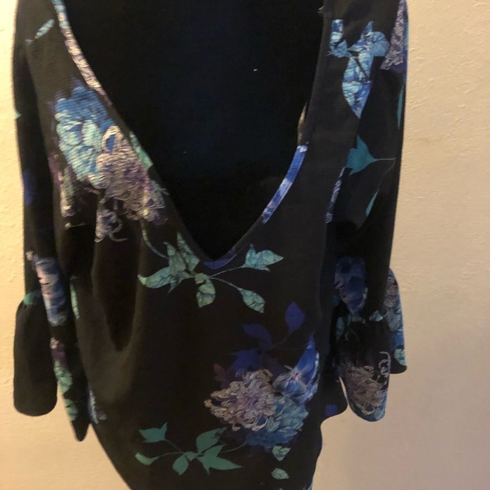 City Chic floral print bell sleeves blouse size 20 - Picture 3 of 3